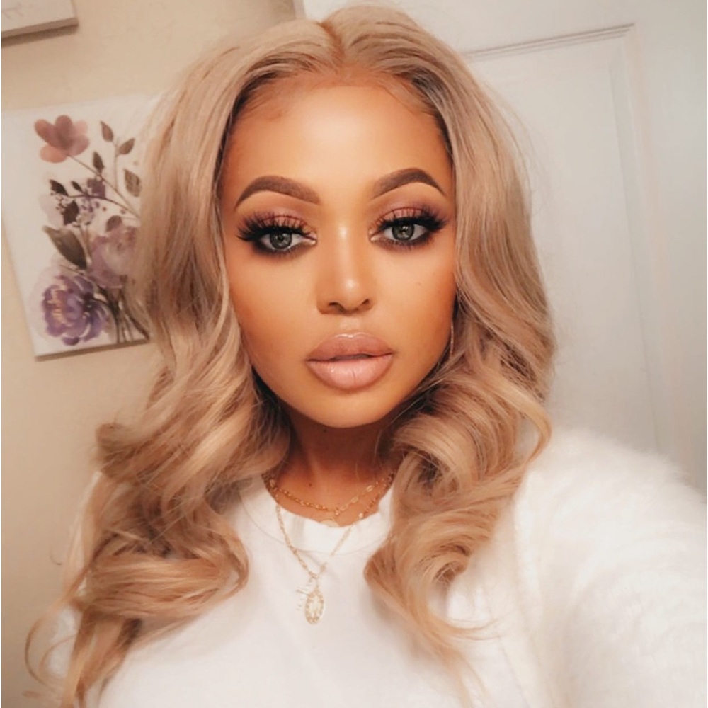 Meet your Posher, Cassandra